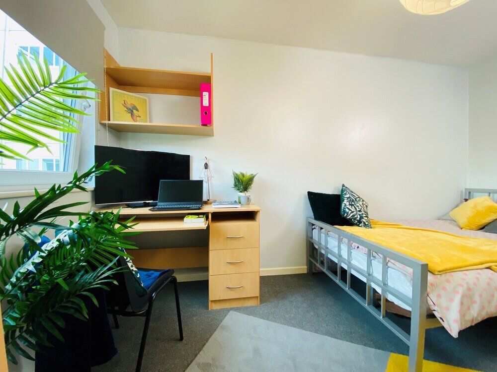 bedroom-in-linthorpe-hall-6